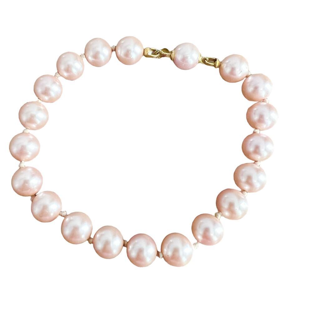 Vintage pale ballet pink pearl bracelet with gold tone clasp